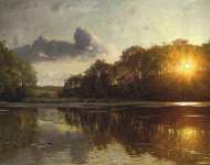 Закат солнца над озером