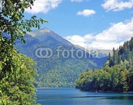 Озеро Рица в горах Абхазии