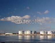 Нефтяной терминал в порту