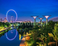 Сады у залива Сингапура в сумерках