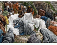 Пресвятая Богородица целует лицо Иисуса прежде чем его завернут в саван на Камне Помазания cm