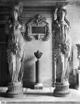 View of the Caryatids room in the Louvre Museum c.1900-04