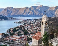 Черногория, Котор. The old church and the bay