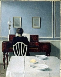 Девушка перед роялем
