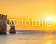 Франция, нормандия. Утес в закатное время