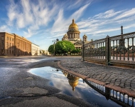 Россия, Санкт-Петербург. Исаакиевский собор ранним утром