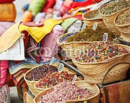 Травы и сухие цветы на марокканском рынке