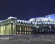 Россия, Новосибирск. Здание театра ночью