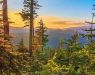 США, Орегон. Beautiful Vista of Mount Hood