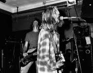 Bergaya Pakaian Grunge Ala Kurt Cobain