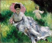 Женщина с зонтиком и ребёнок на залитом солнцем склоне холма