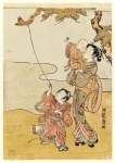 Мать с младенцем на руках смотрит, как старший сын запускает воздушного змея