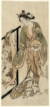 Женщина у стойки с перекинутым через неё кимоно