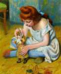 Молодая девушка играет с куклой
