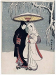 Молодые влюблённые прогуливаются вместе под зонтиком в снегопад