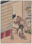 Мужчина за раздвижной дверью тянет женщину за кимоно