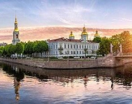Россия, Санкт-Петербург. На перекрестке каналов у Никольского