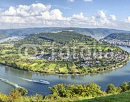 Гкрмания. Picturesque bend of the river Rhine near Filsen