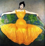 Женщина в желтом платье