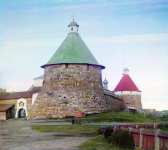 Соловецкий монастырь с озера Никольские ворота и Никольская башня
