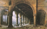 Эффект тумана и снега, видимый сквозь разрушенную готическую колоннаду